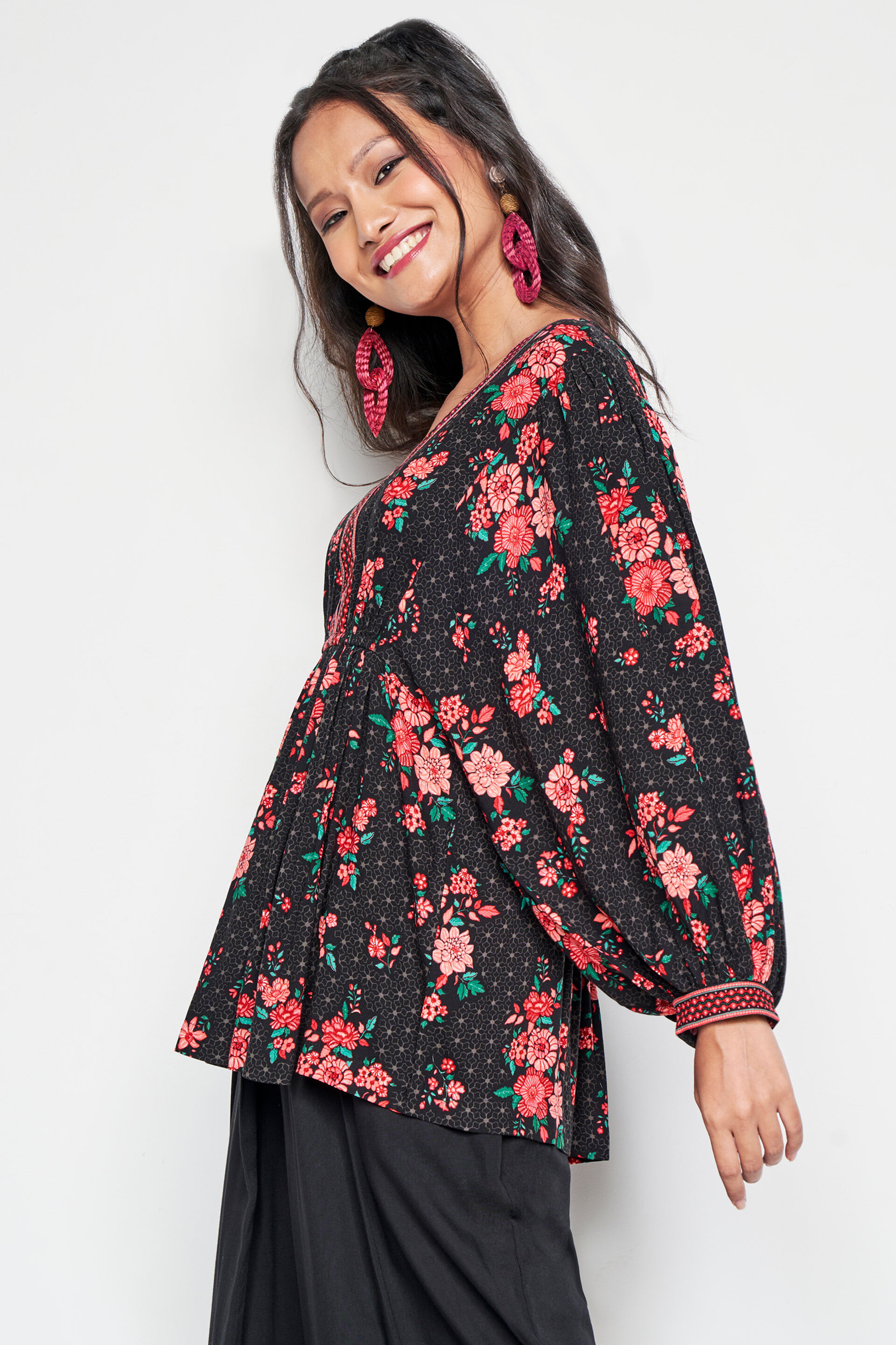 Riddle Me Black Blouson Top, Black, image 5